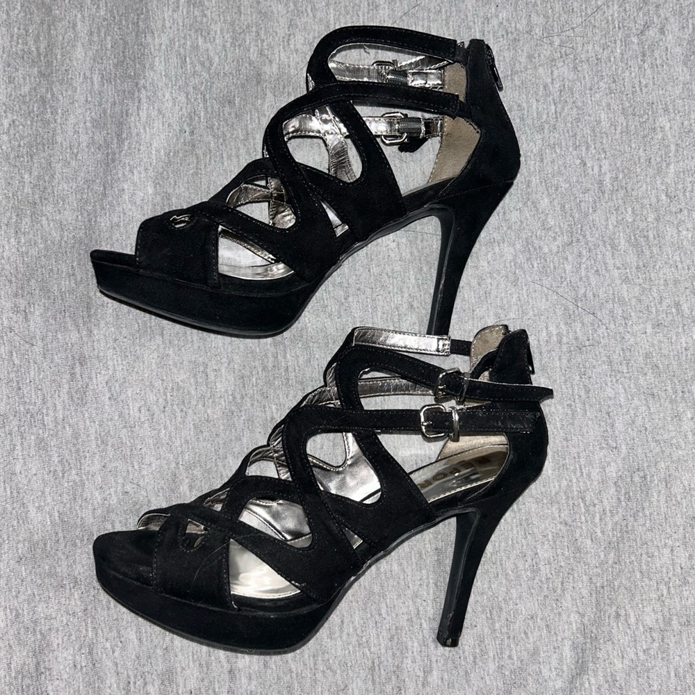 Report Strapy Heels size 8‎